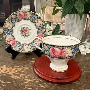 Paragon Gingham Rose, Teacup & Saucer Set, Needle Point Chintz 17800 vintage‎